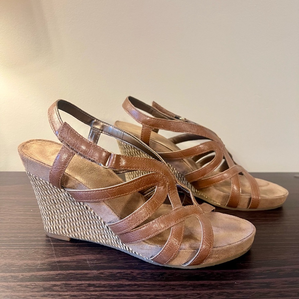AEROSOLES women's size 8 brown wedge sandals with adjustable straps